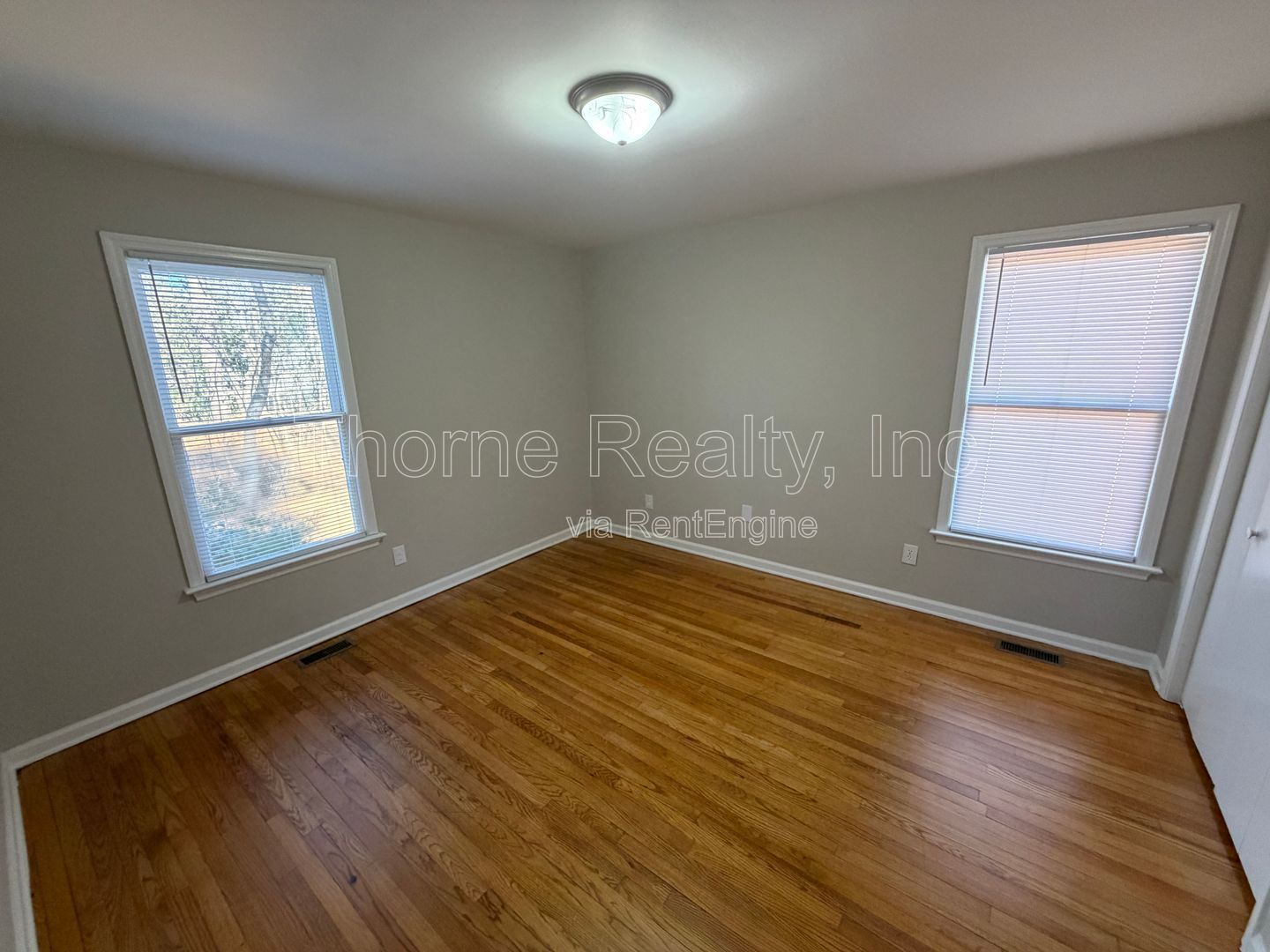 2 Bedroom House with Hardwood Floors property image