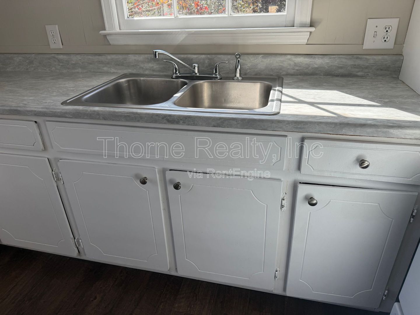 Updated Large 2 Bedroom with Large Yard property image