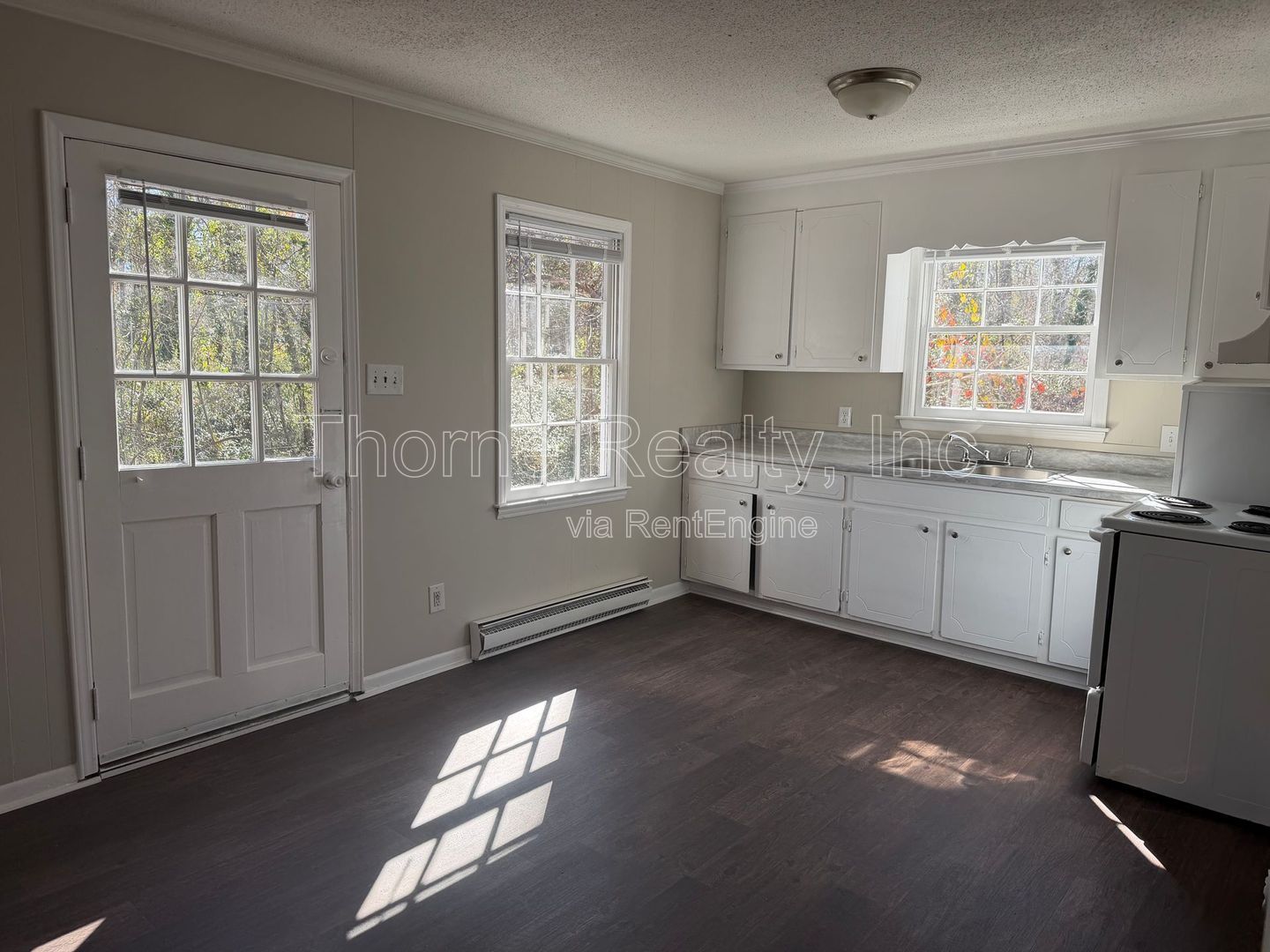 Updated Large 2 Bedroom with Large Yard property image