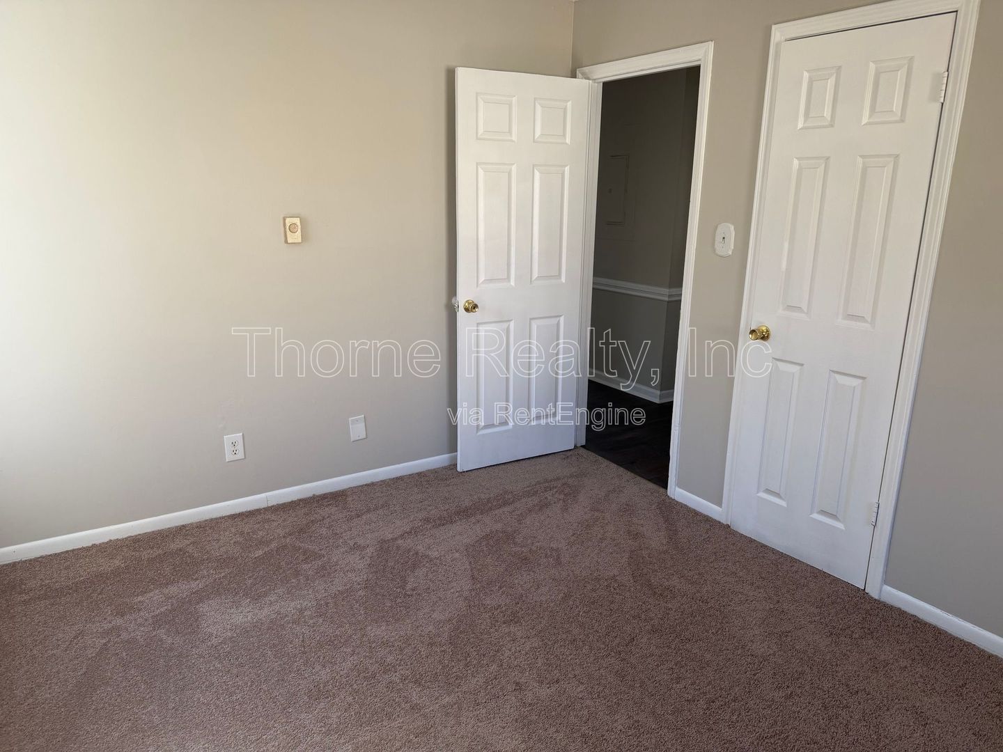 Updated Large 2 Bedroom with Large Yard property image