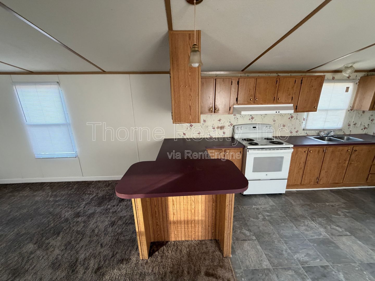 2 Bedroom Singlewide in Hilltop Mobile Home Park property image
