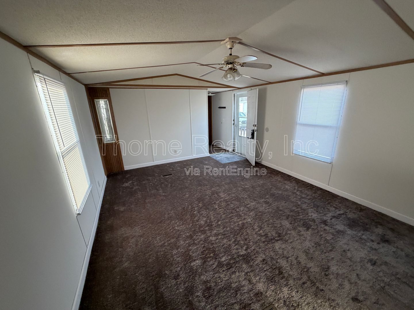 2 Bedroom Singlewide in Hilltop Mobile Home Park property image