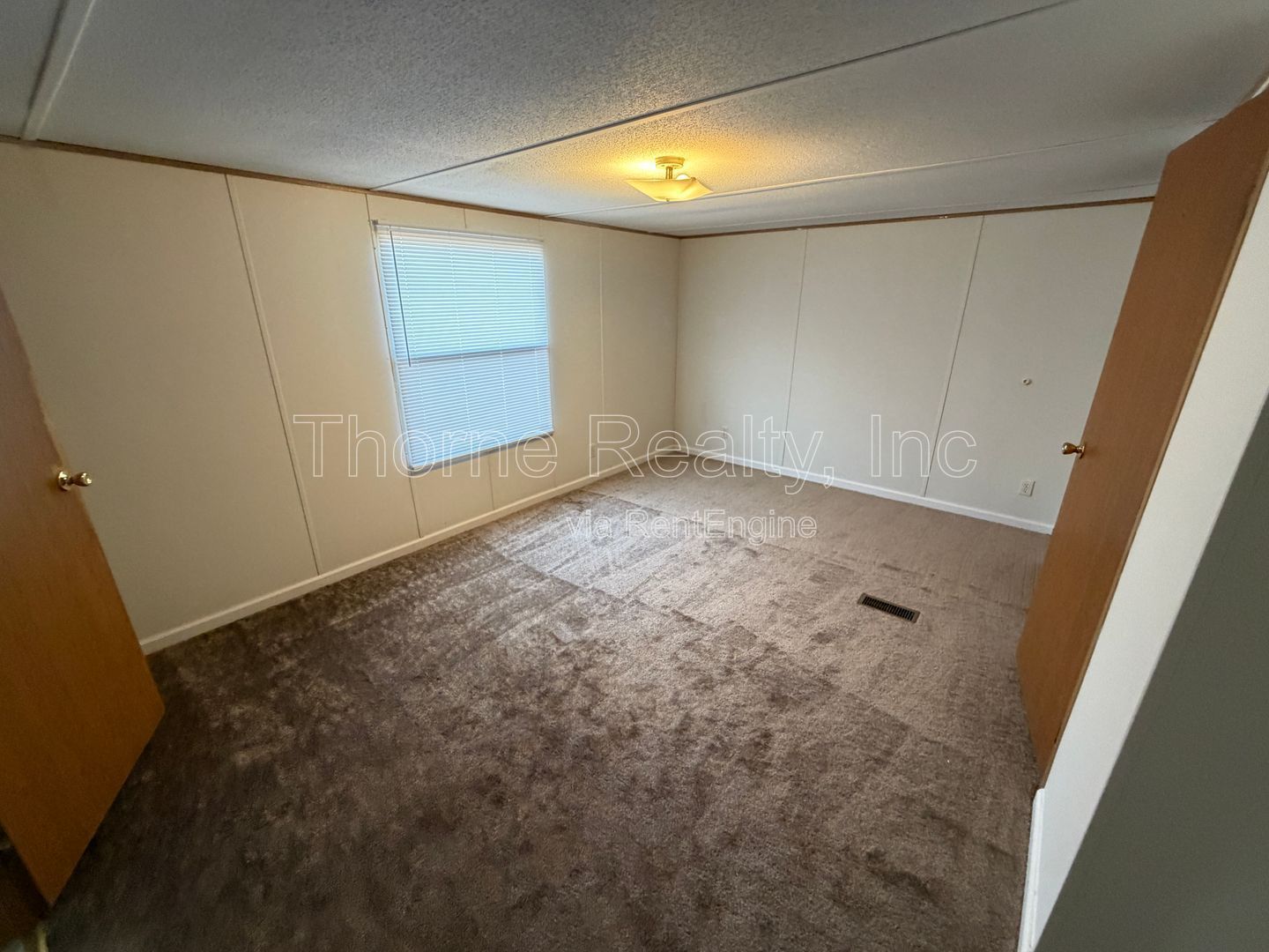 2 Bedroom Singlewide in Hilltop Mobile Home Park property image