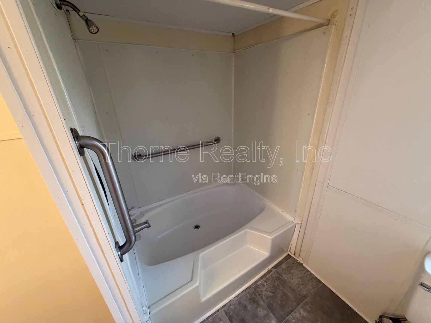 2 Bedroom Singlewide in Hilltop Mobile Home Park property image