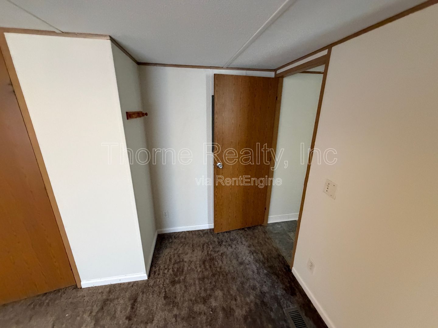 2 Bedroom Singlewide in Hilltop Mobile Home Park property image