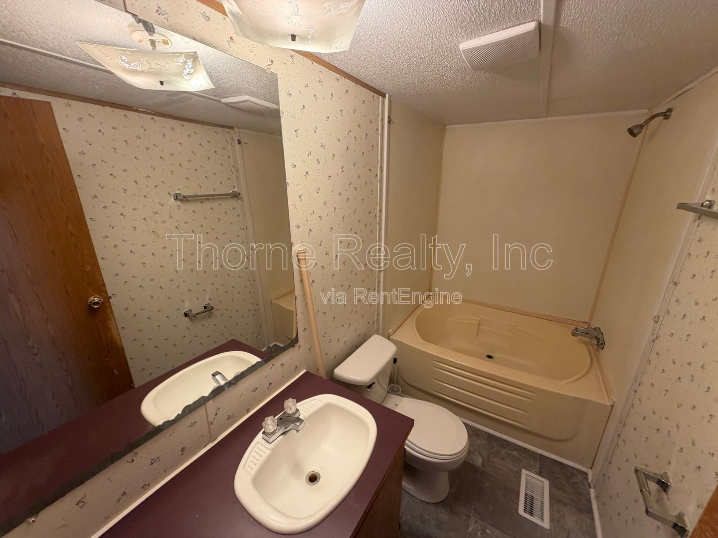 2 Bedroom Singlewide in Hilltop Mobile Home Park property image