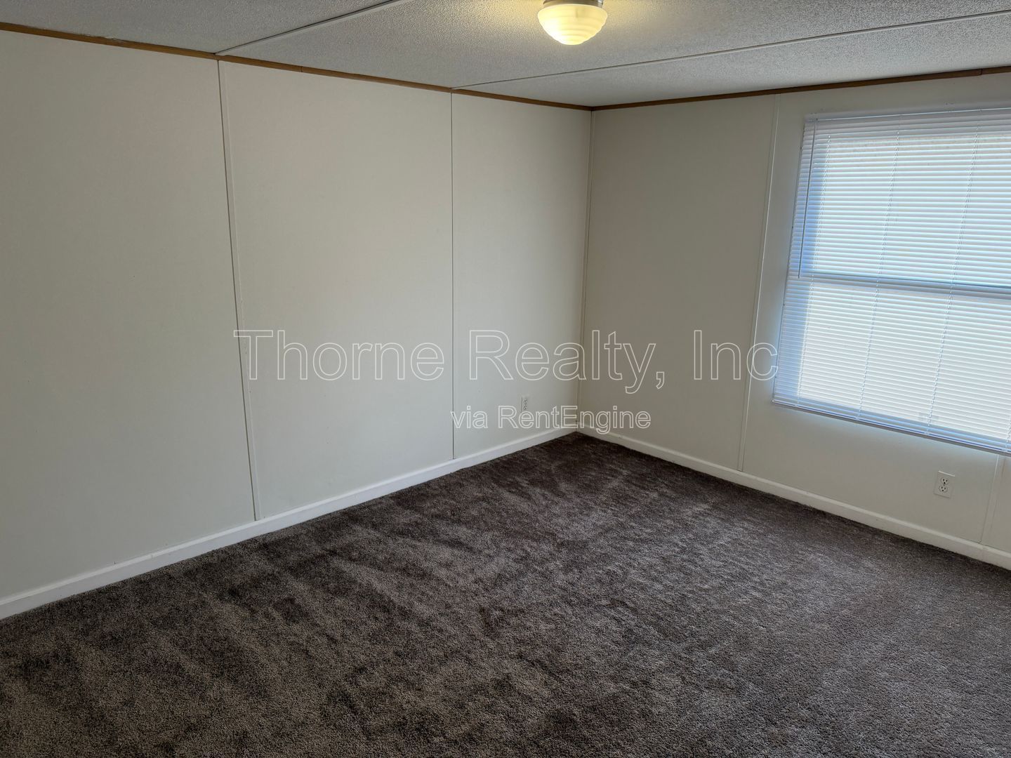 2 Bedroom Singlewide in Hilltop Mobile Home Park property image