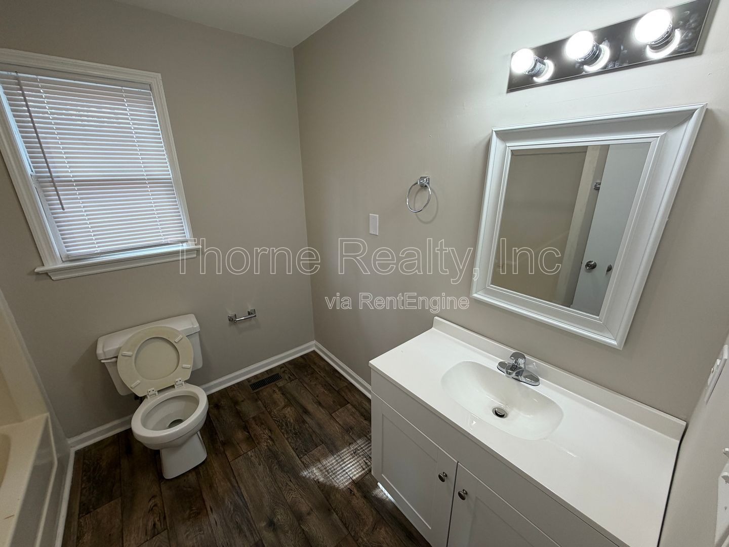 2 Bedroom House with Hardwood Floors property image