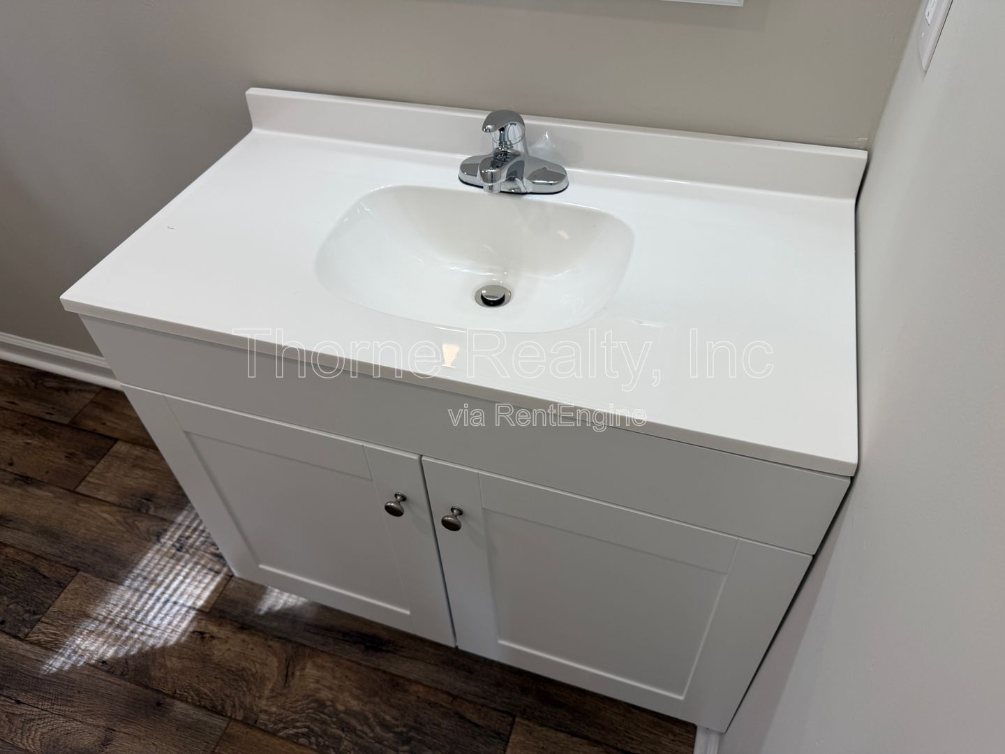 2 Bedroom House with Hardwood Floors property image