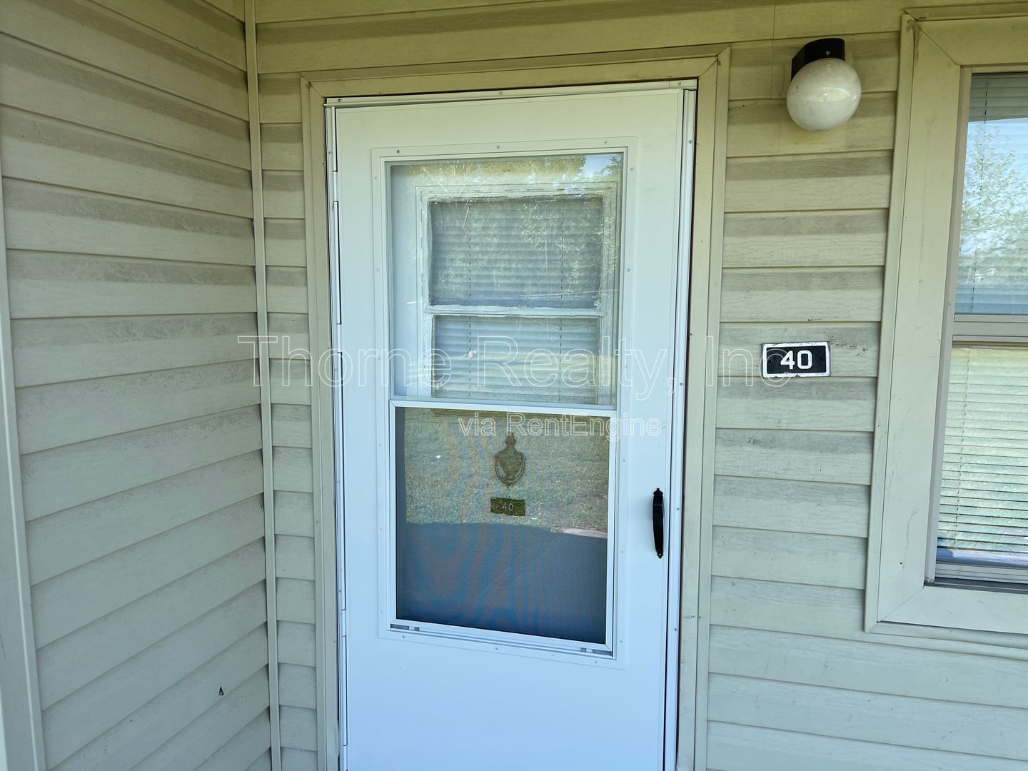 2 Bedroom Apartment - Water, Sewer, Trash, Lawn Maintenance INCLUDED - Remodeled Bathroom property image