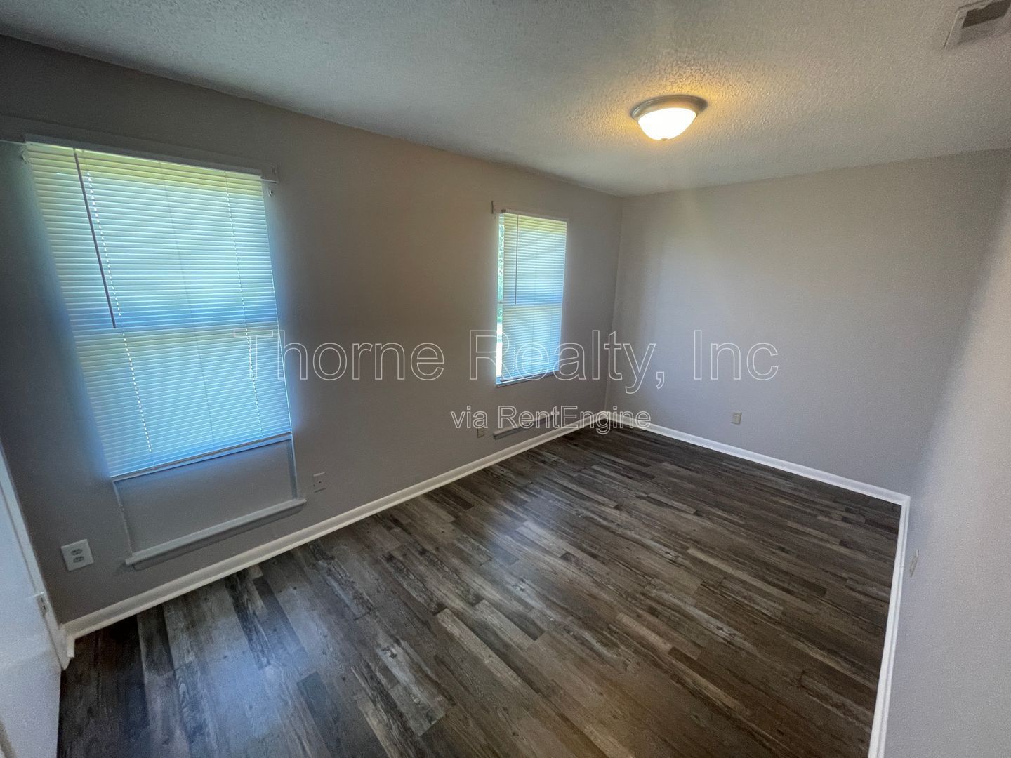 2 Bedroom Apartment - Water, Sewer, Trash, Lawn Maintenance INCLUDED - Remodeled Bathroom property image