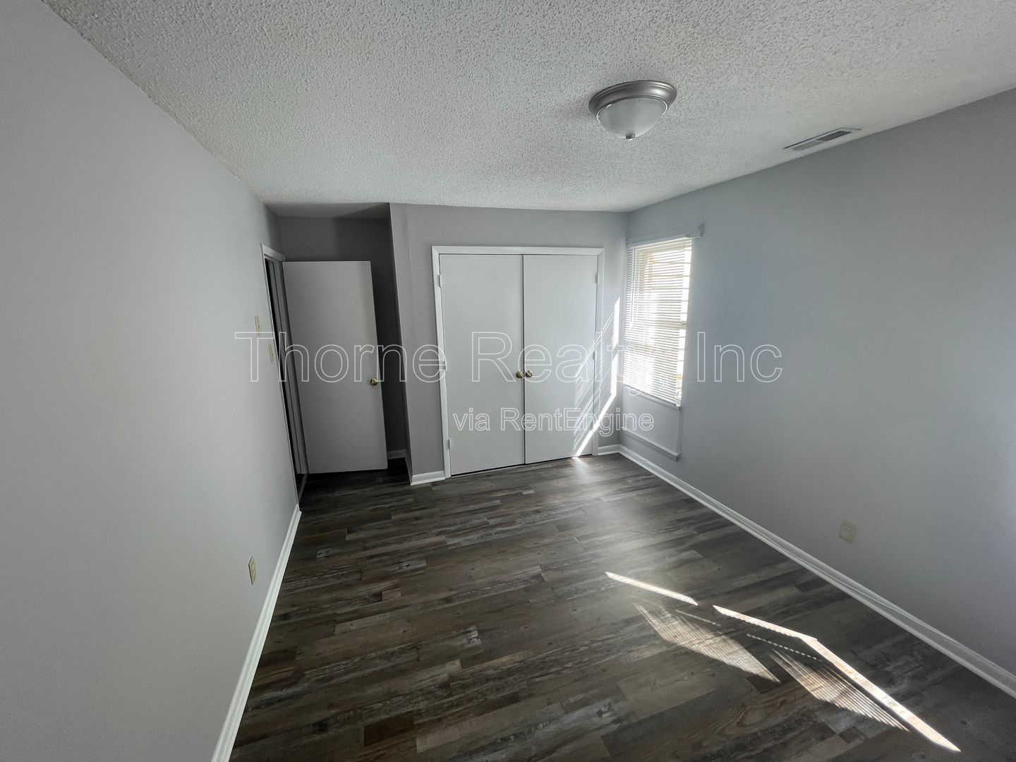 2 Bedroom Apartment - Water, Sewer, Trash, Lawn Maintenance INCLUDED - Remodeled Bathroom property image