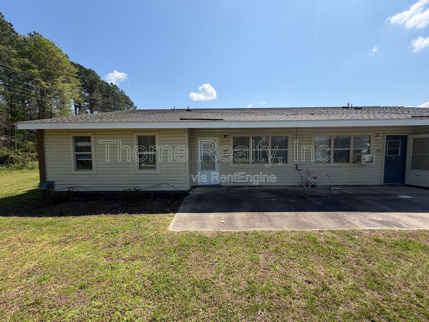 2 Bedroom Apartment - Water, Sewer, Trash, Lawn Maintenance INCLUDED - Remodeled Bathroom property image