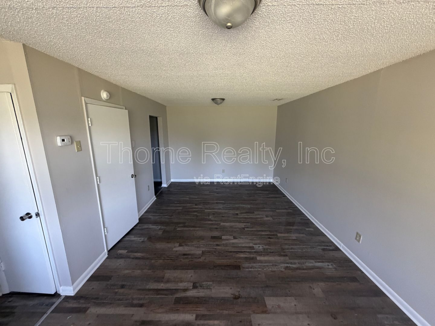 2 Bedroom Apartment - Water, Sewer, Trash, Lawn Maintenance INCLUDED - Remodeled Bathroom property image