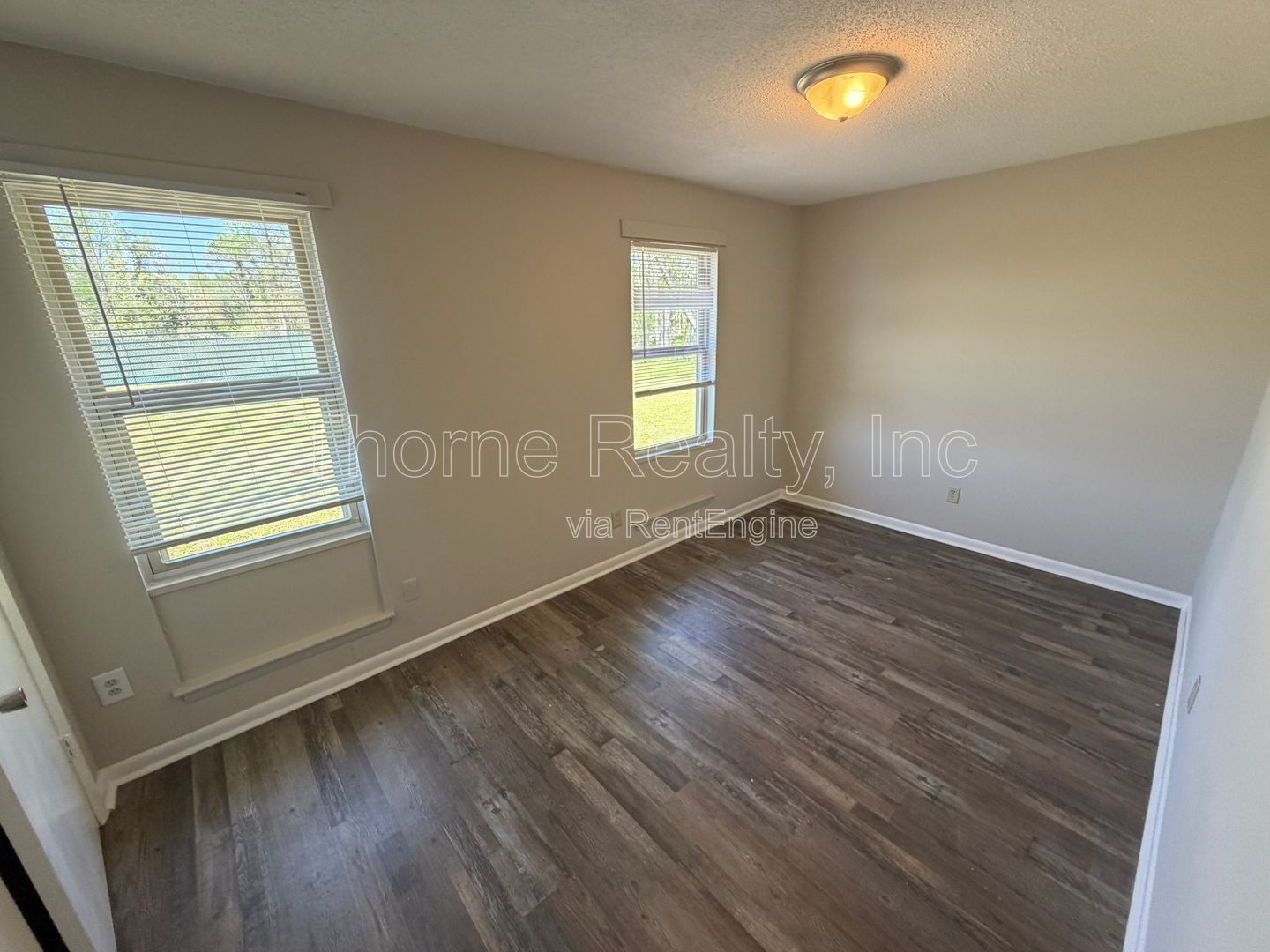 2 Bedroom Apartment - Water, Sewer, Trash, Lawn Maintenance INCLUDED - Remodeled Bathroom property image