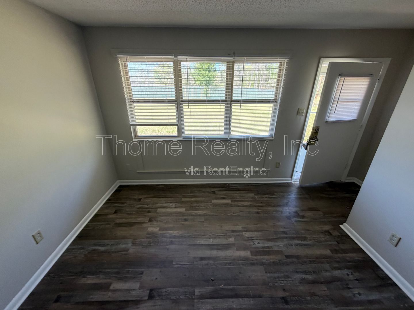 2 Bedroom Apartment - Water, Sewer, Trash, Lawn Maintenance INCLUDED - Remodeled Bathroom property image