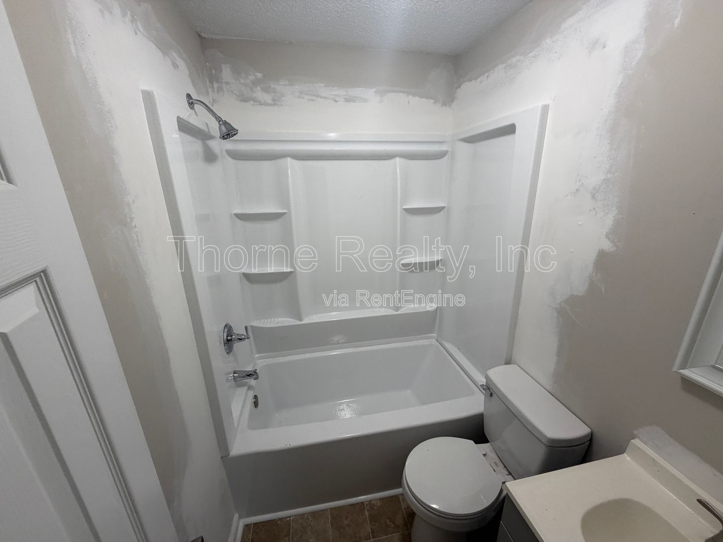 2 Bedroom House - Large Renovation Just Completed property image