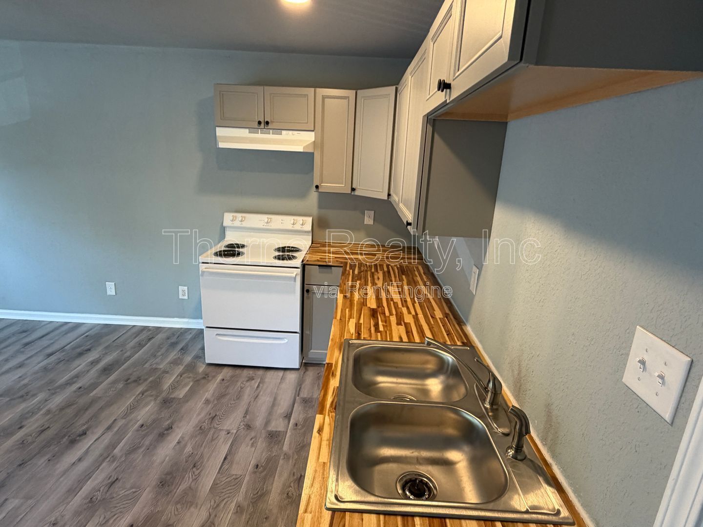 3 Bedroom Upstairs Apartment - Excellent Condition property image