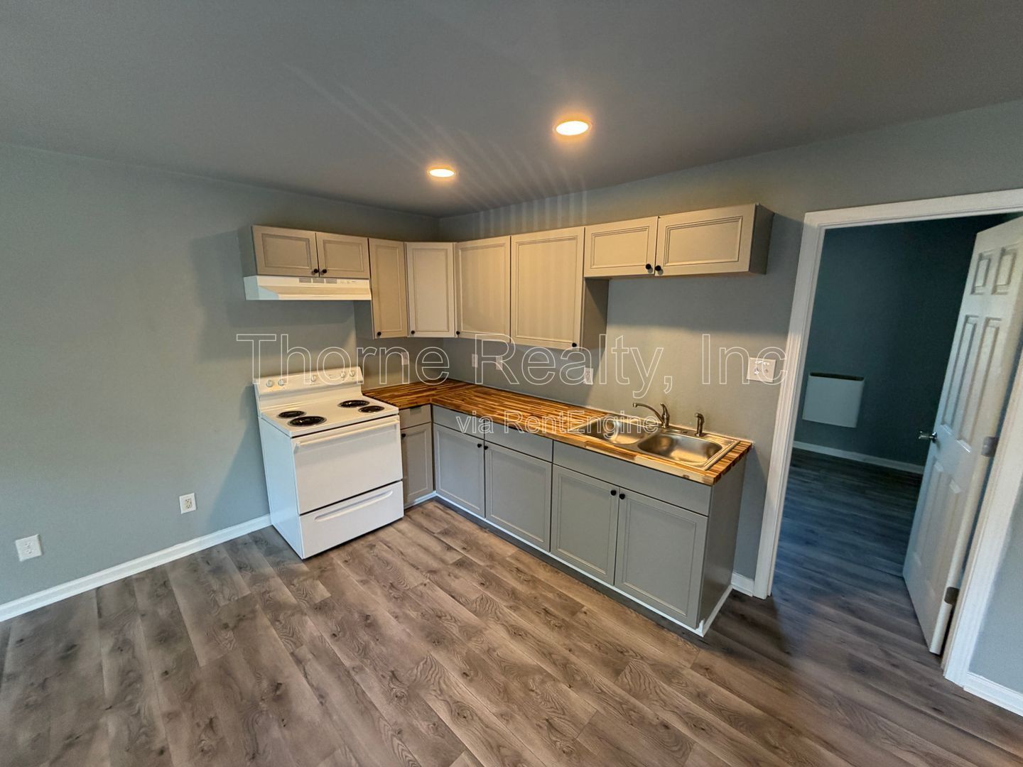 3 Bedroom Upstairs Apartment - Excellent Condition property image