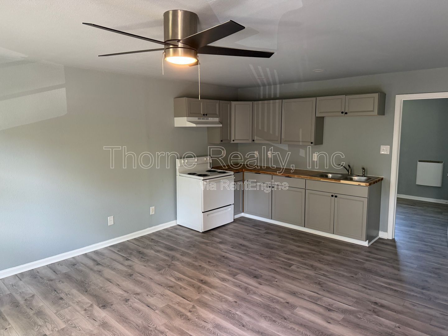 3 Bedroom Upstairs Apartment - Excellent Condition property image