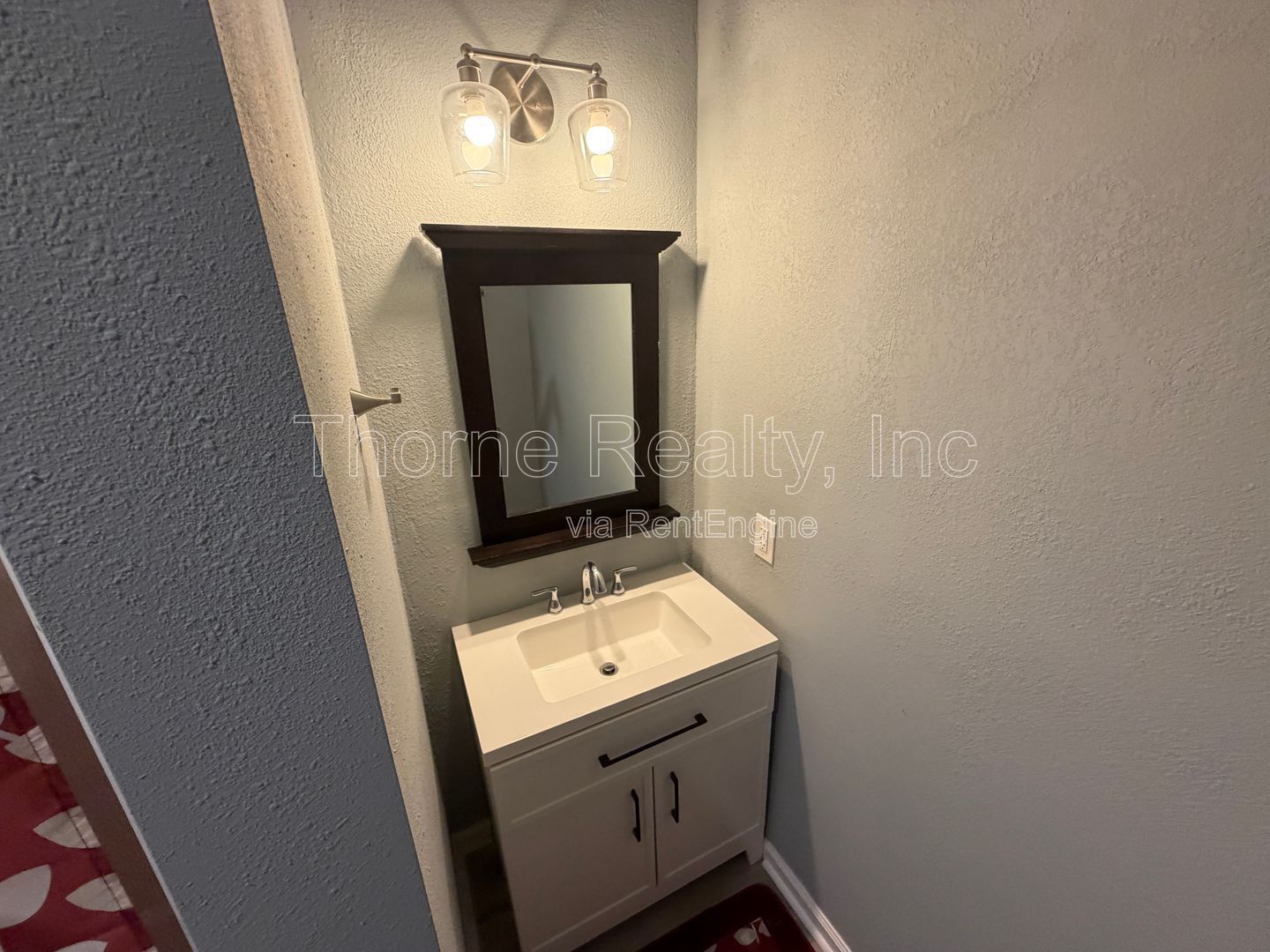 3 Bedroom Upstairs Apartment - Excellent Condition property image