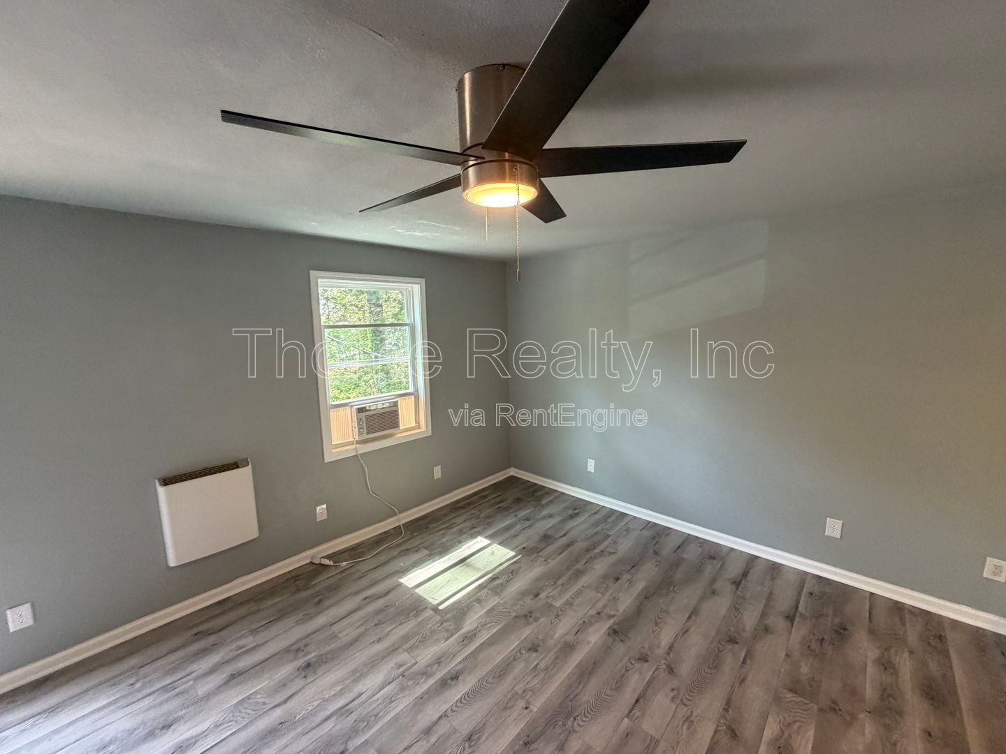 3 Bedroom Upstairs Apartment - Excellent Condition property image