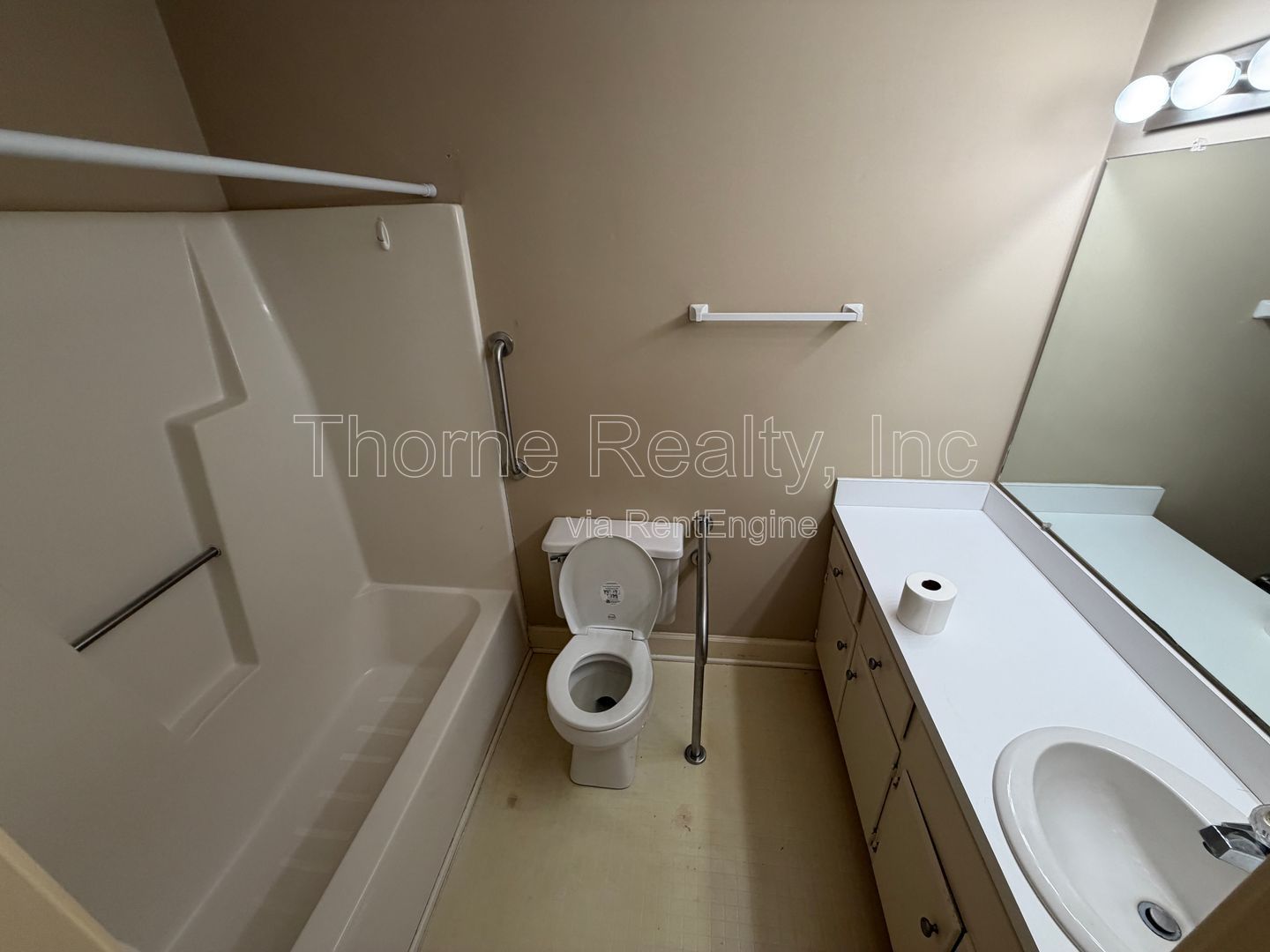 2 Bedroom Townhome in Summerfield - End unit with Screened Porch! property image
