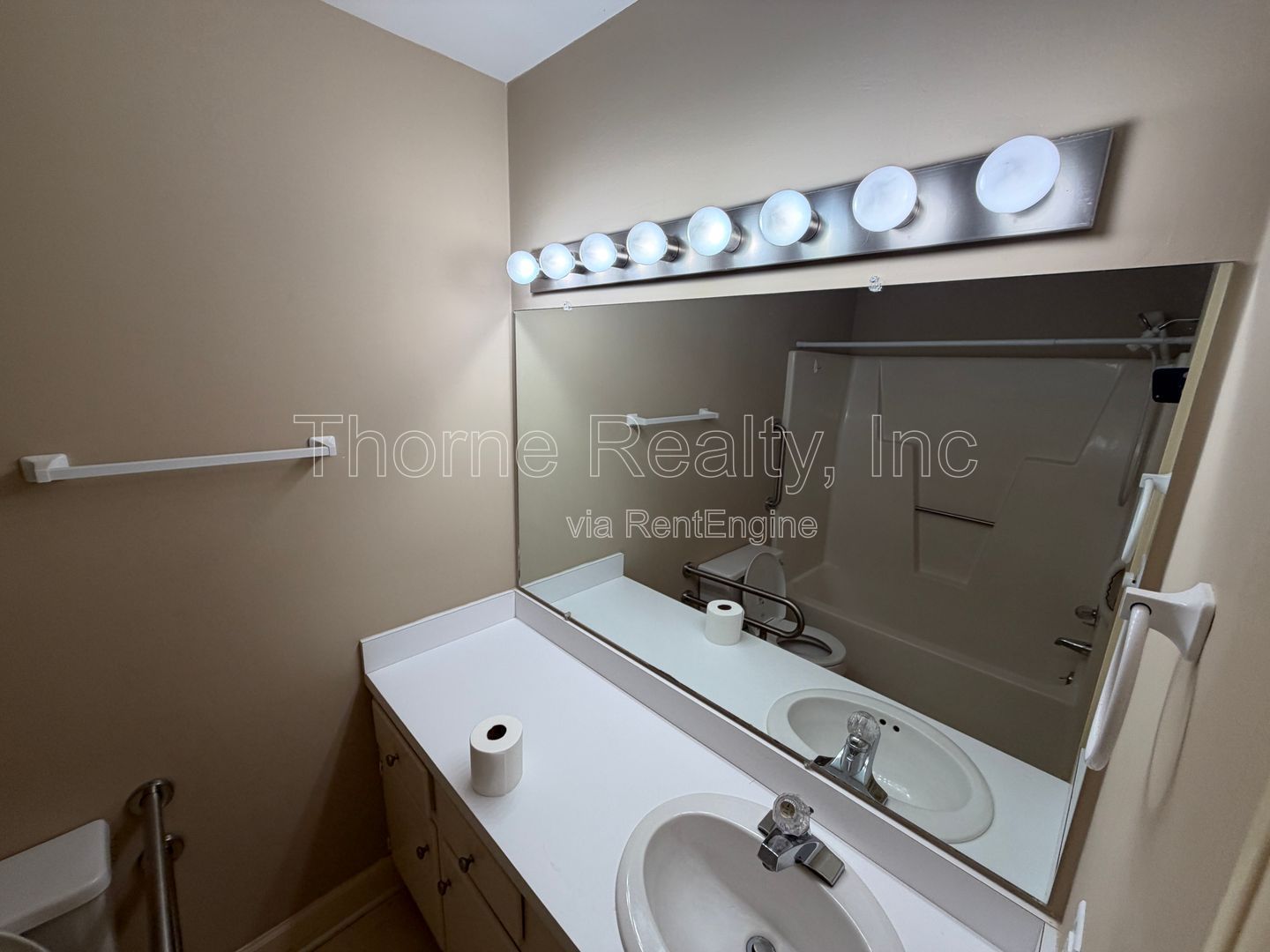 2 Bedroom Townhome in Summerfield - End unit with Screened Porch! property image
