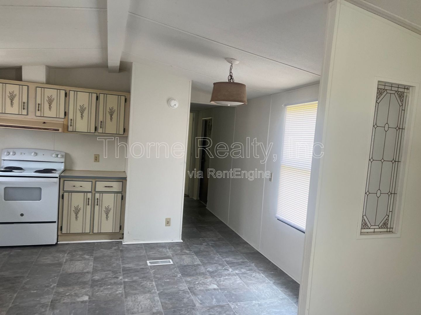 2 Bedroom Mobile Home in Hilltop MHP property image