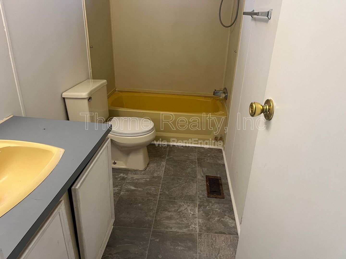 2 Bedroom Mobile Home in Hilltop MHP property image