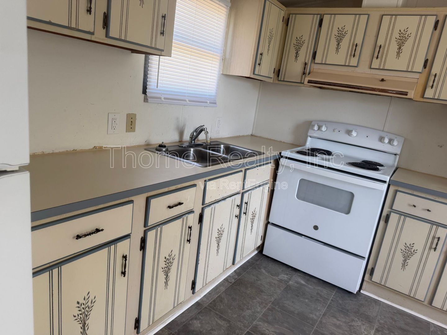 2 Bedroom Mobile Home in Hilltop MHP property image