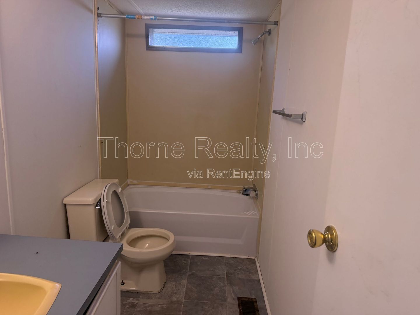 2 Bedroom Mobile Home in Hilltop MHP property image