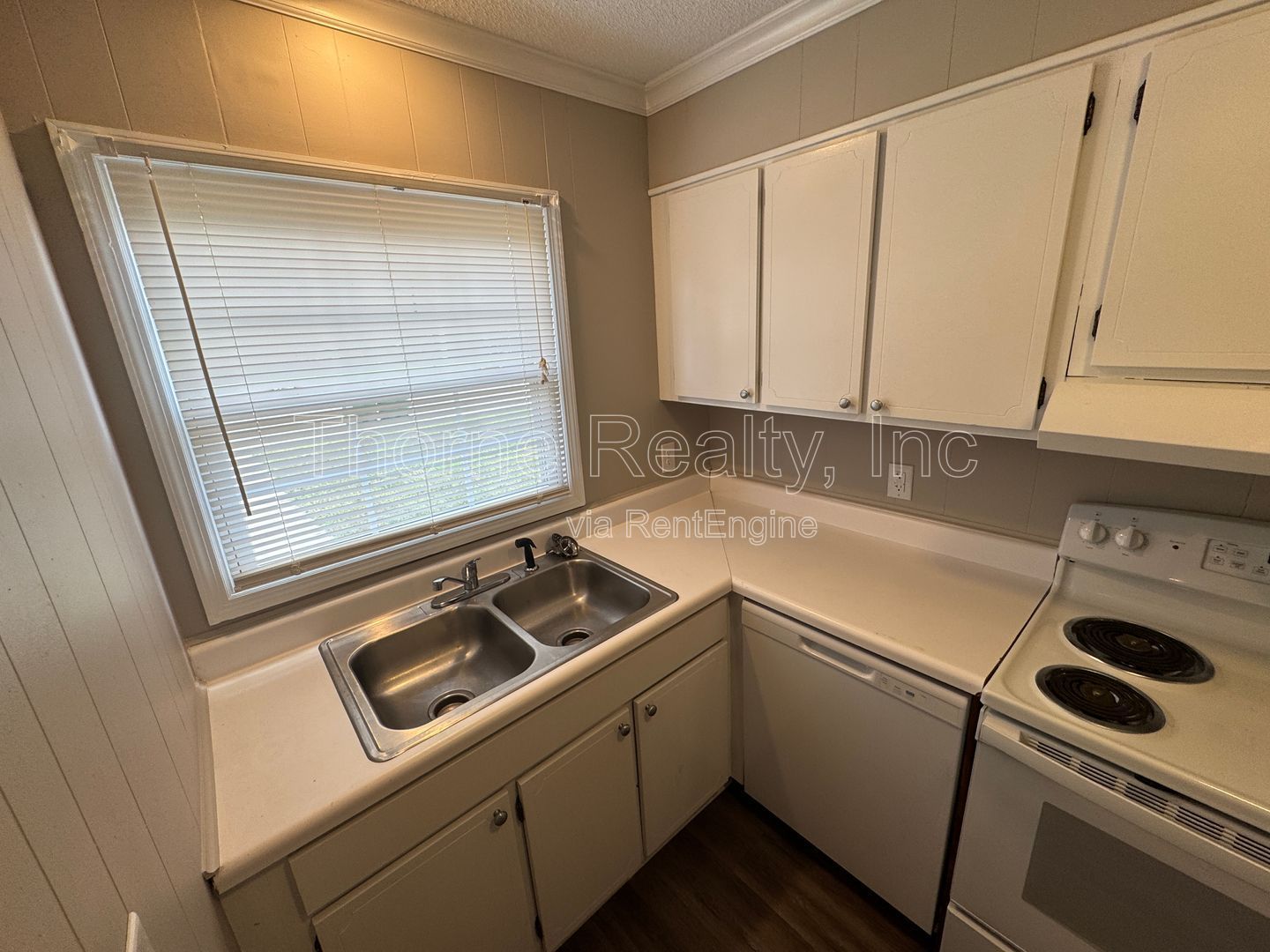 Renovated 2 Bedroom Townhouse property image