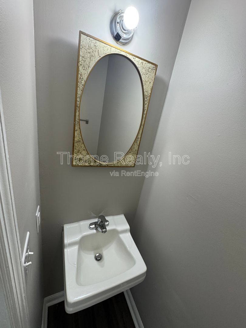 Renovated 2 Bedroom Townhouse property image