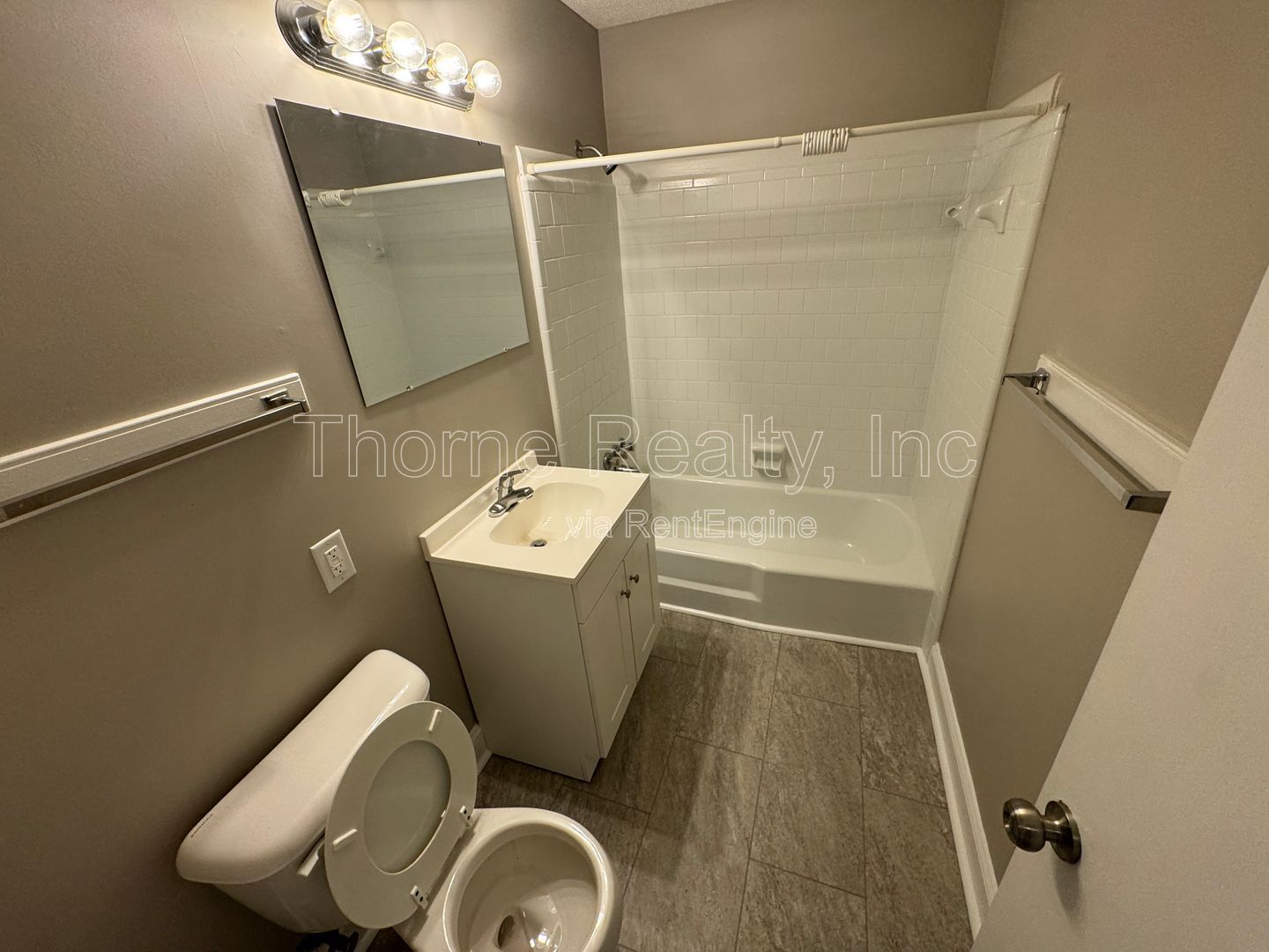 Renovated 2 Bedroom Townhouse property image