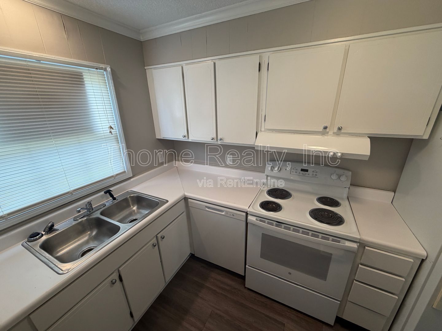 Renovated 2 Bedroom Townhouse property image
