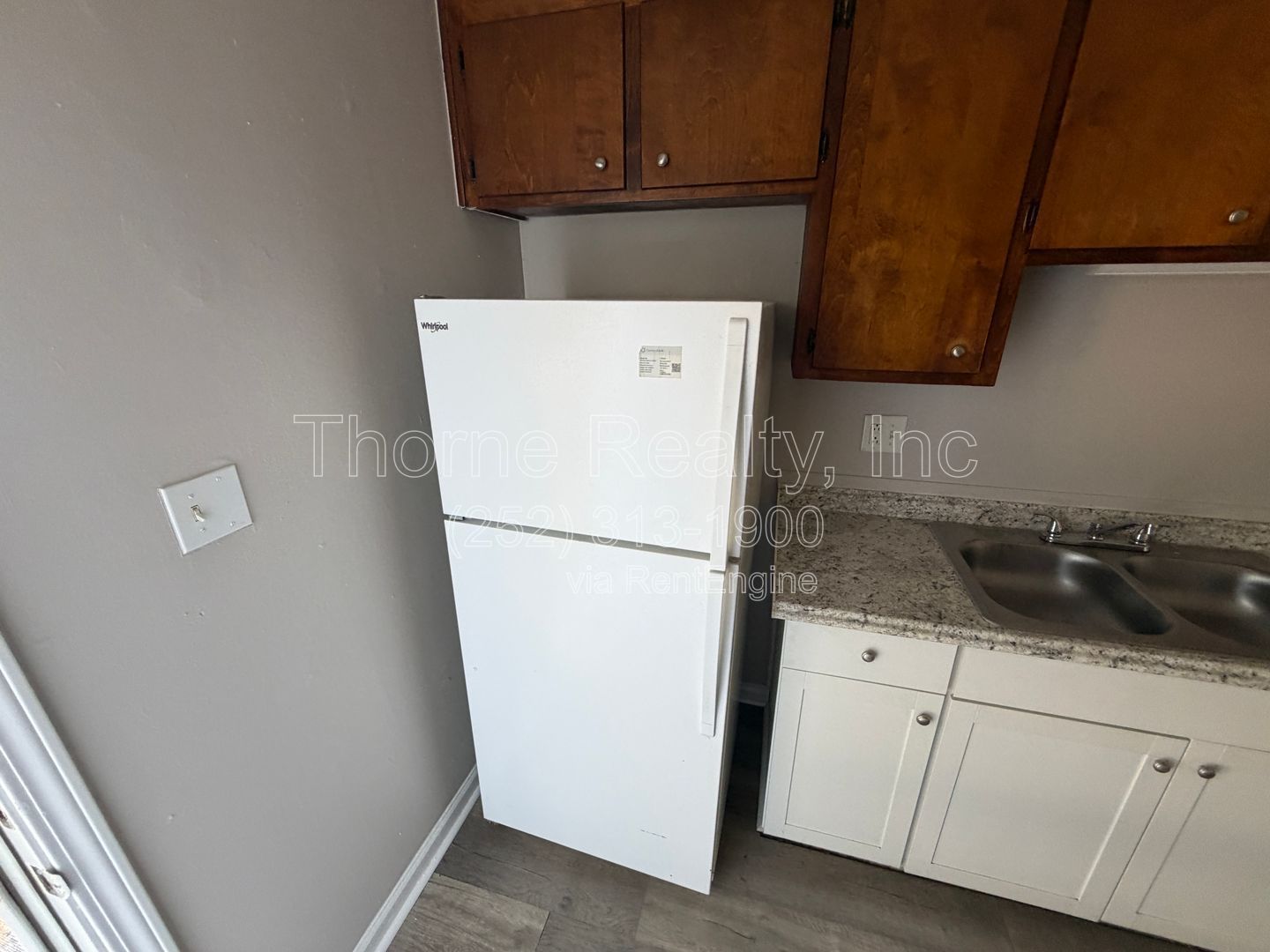2 Bedroom Brick Garden Apartment - LVP flooring, Central HVAC and LED Lighting property image