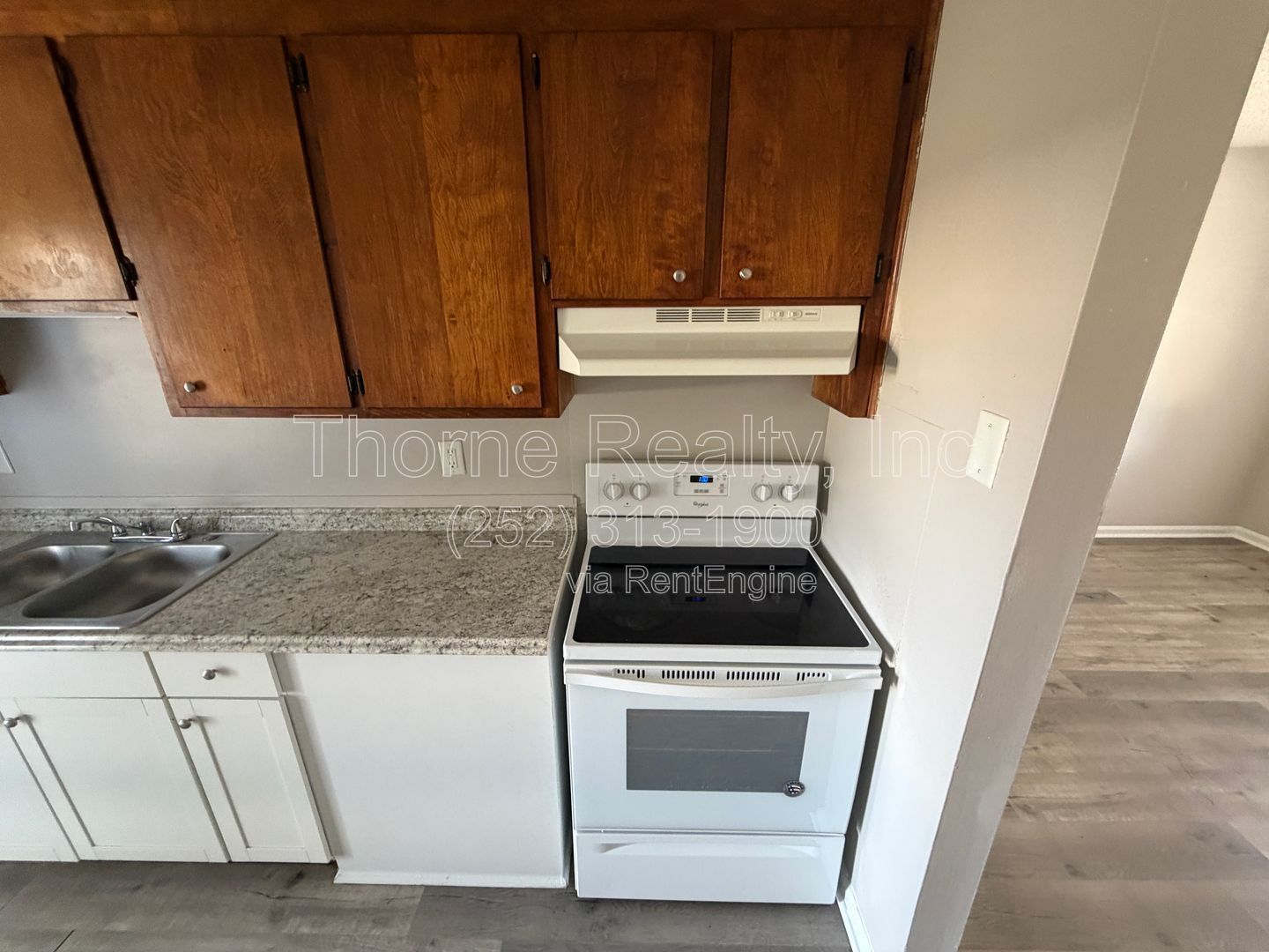 2 Bedroom Brick Garden Apartment - LVP flooring, Central HVAC and LED Lighting property image