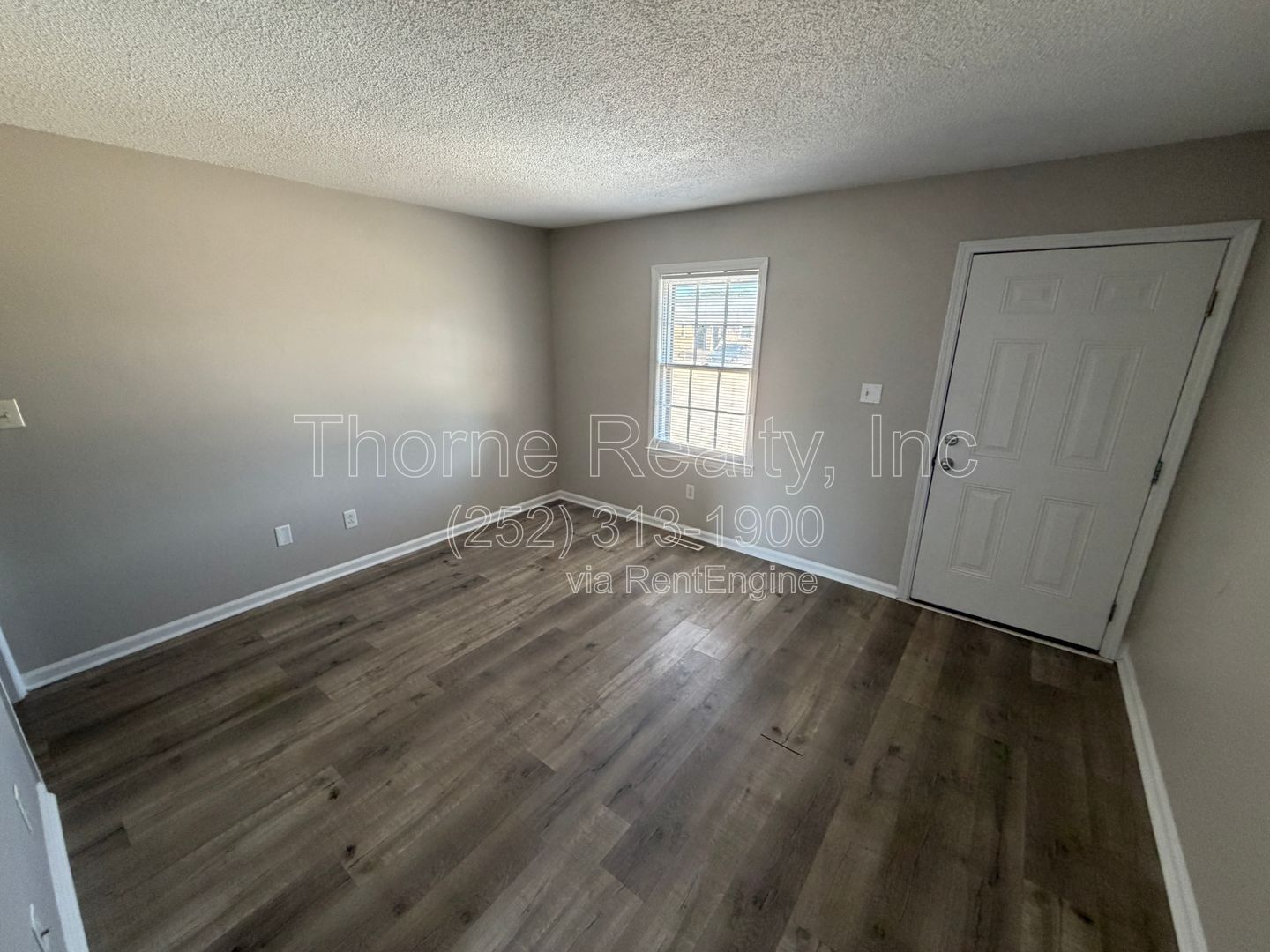 2 Bedroom Brick Garden Apartment - LVP flooring, Central HVAC and LED Lighting property image