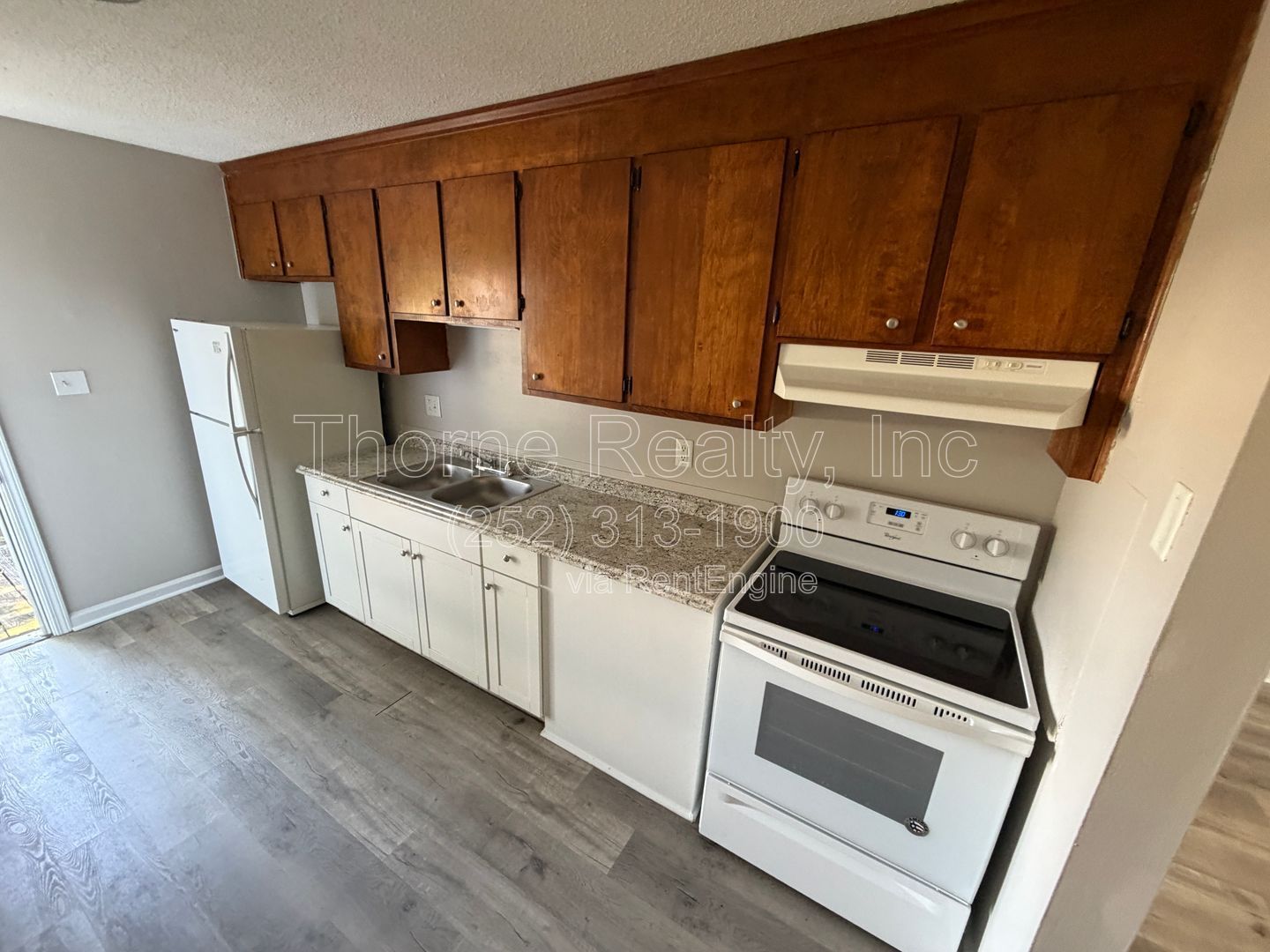 2 Bedroom Brick Garden Apartment - LVP flooring, Central HVAC and LED Lighting property image