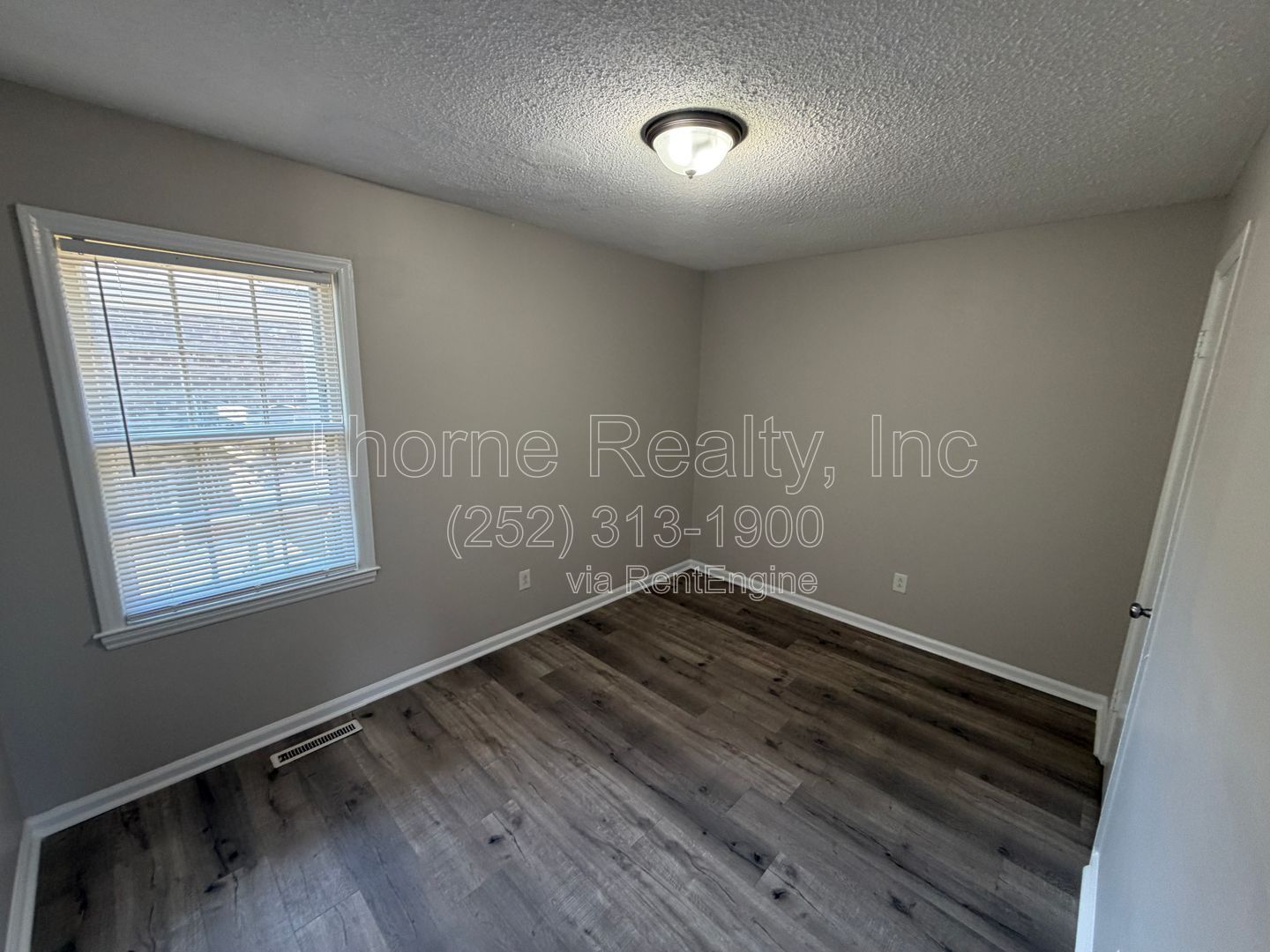 2 Bedroom Brick Garden Apartment - LVP flooring, Central HVAC and LED Lighting property image