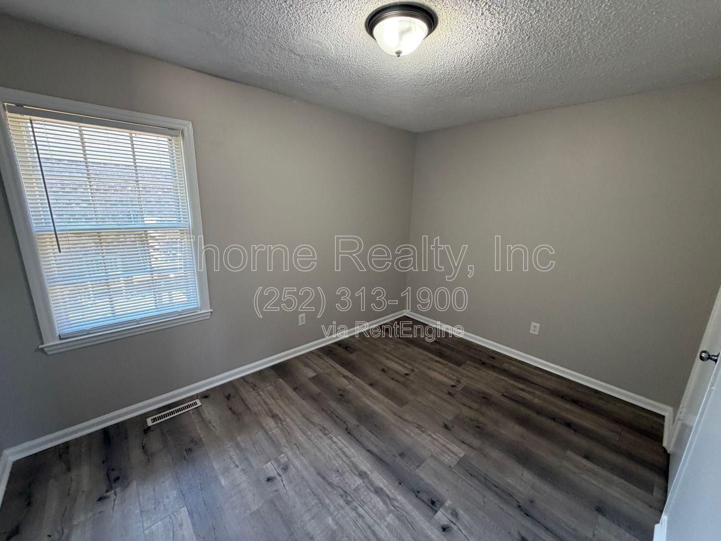 2 Bedroom Brick Garden Apartment - LVP flooring, Central HVAC and LED Lighting property image