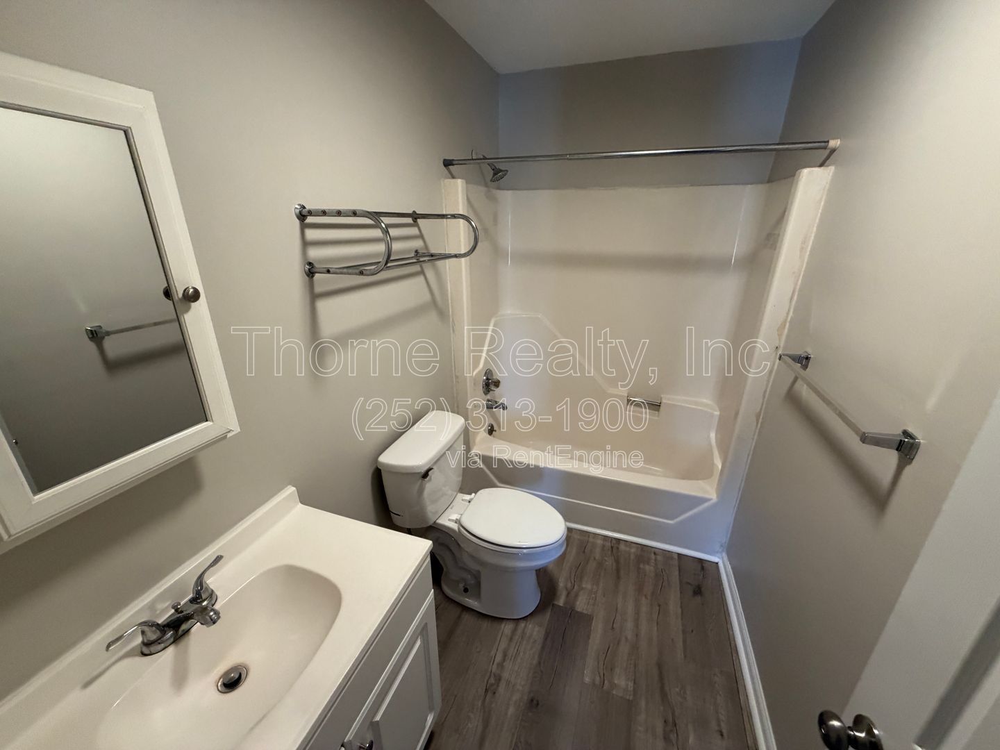 2 Bedroom Brick Garden Apartment - LVP flooring, Central HVAC and LED Lighting property image