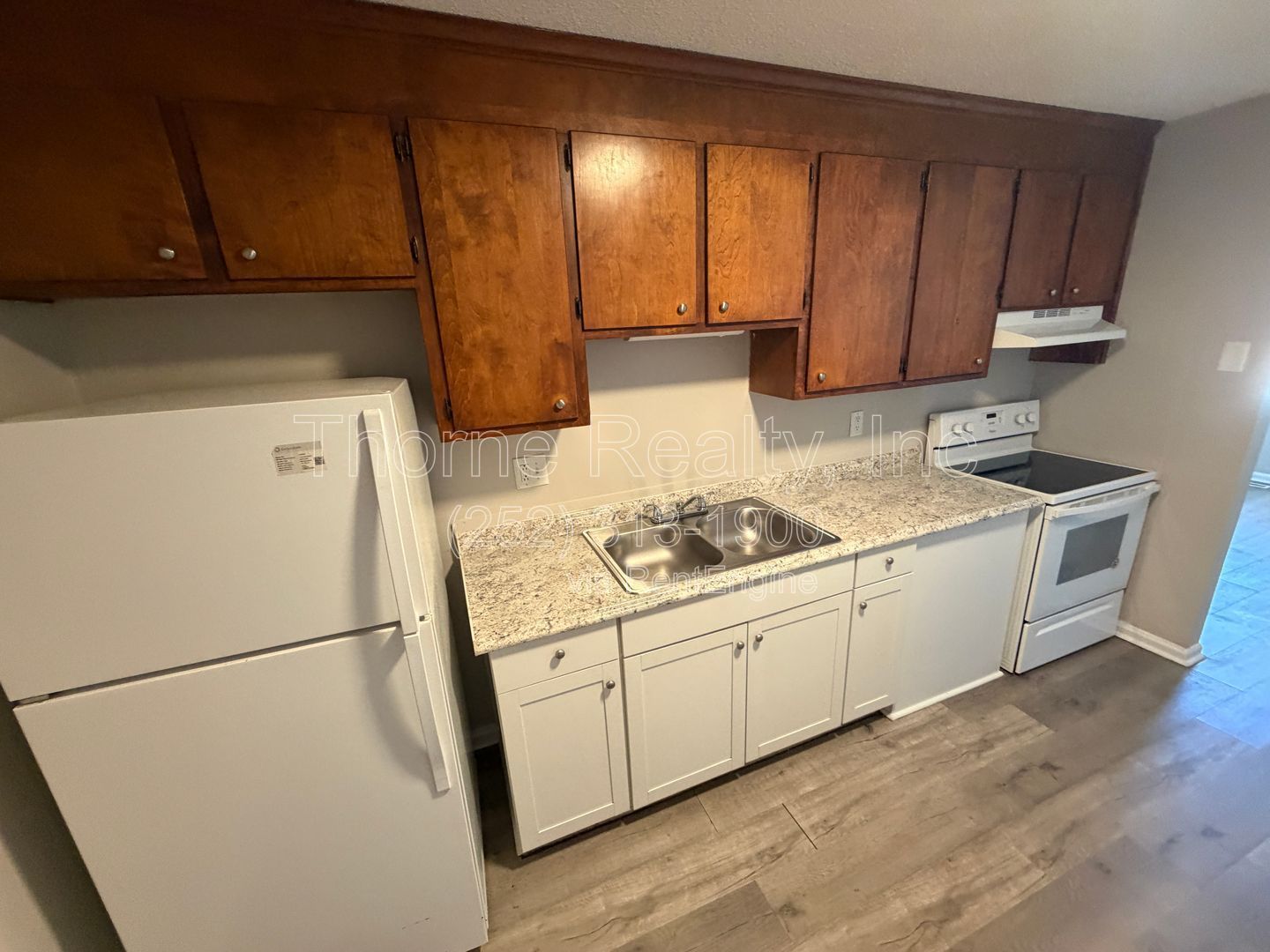 2 Bedroom Brick Garden Apartment - LVP flooring, Central HVAC and LED Lighting property image