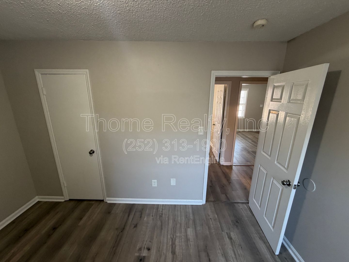 2 Bedroom Brick Garden Apartment - LVP flooring, Central HVAC and LED Lighting property image