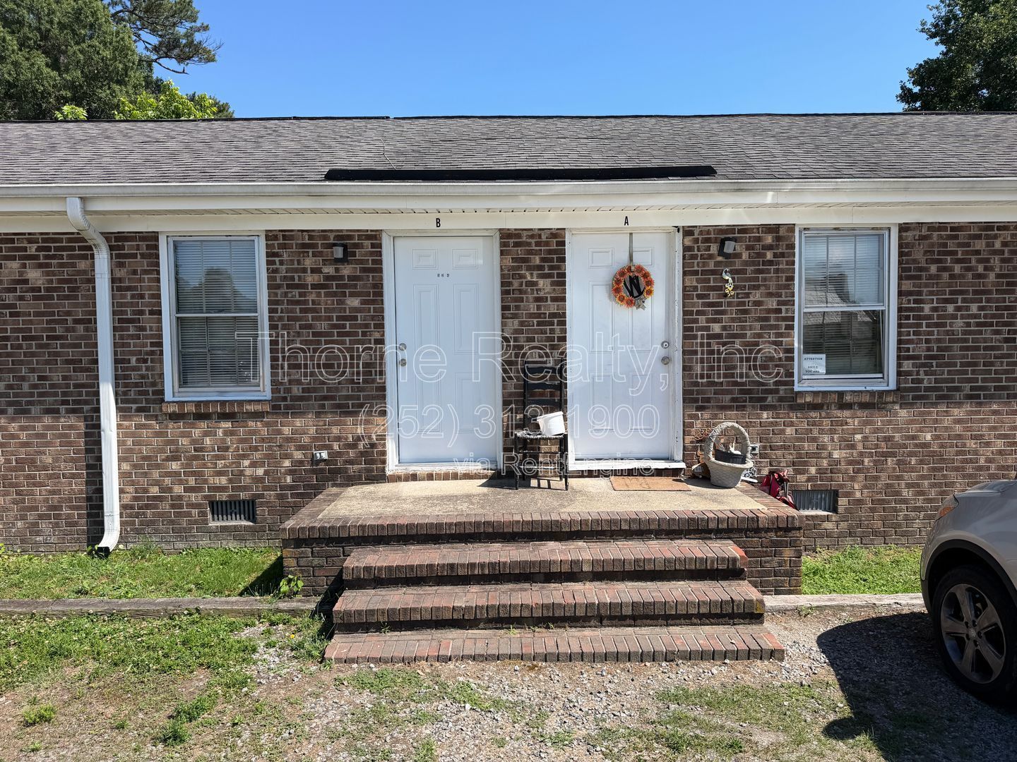 2 Bedroom Brick Garden Apartment - LVP flooring, Central HVAC and LED Lighting property image