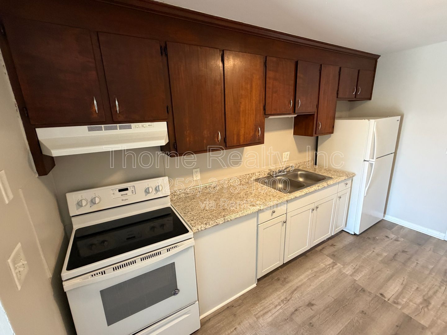 2 Bedroom Brick Garden Apartment - LVP flooring, Central HVAC and LED Lighting property image