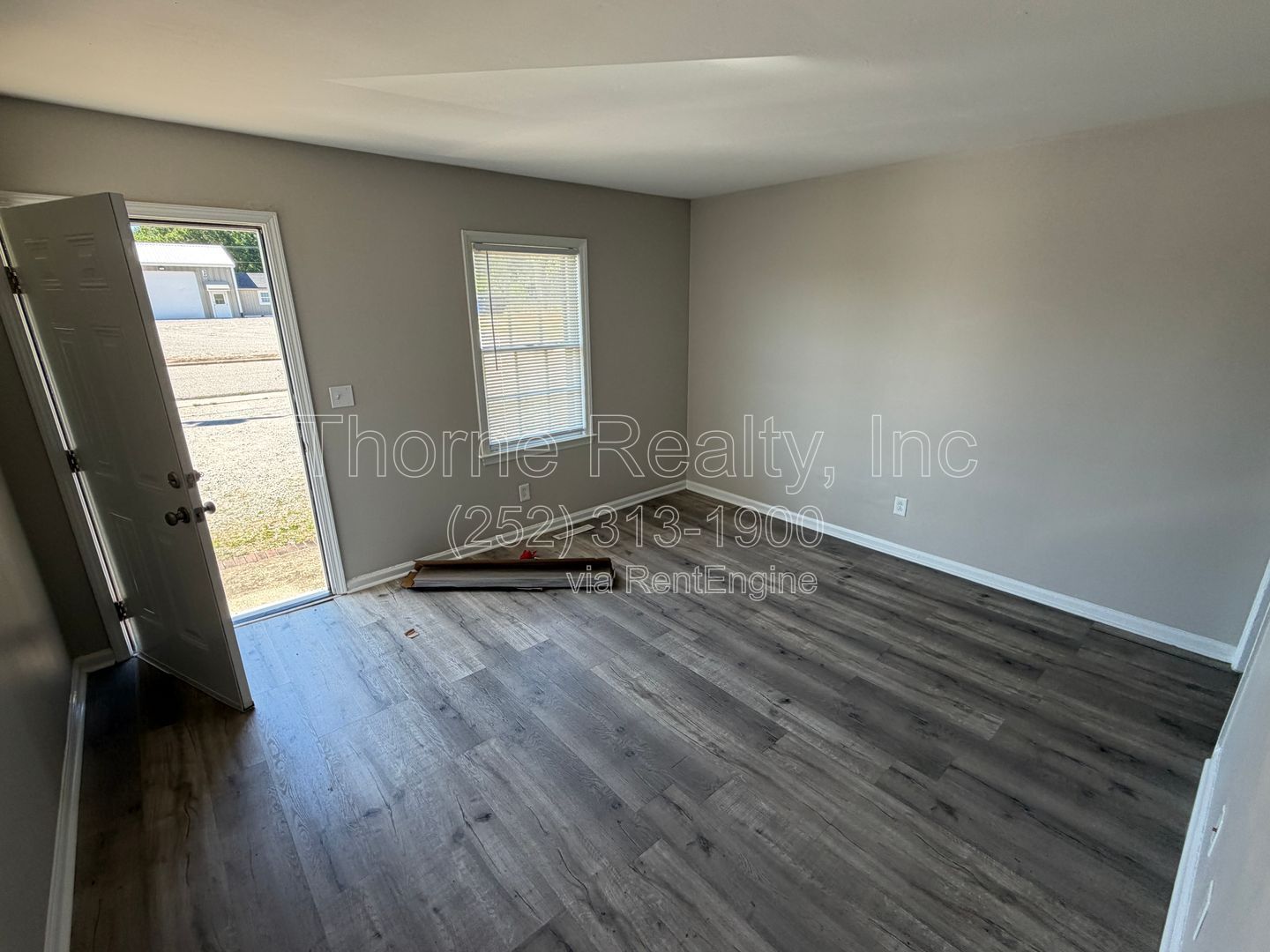 2 Bedroom Brick Garden Apartment - LVP flooring, Central HVAC and LED Lighting property image