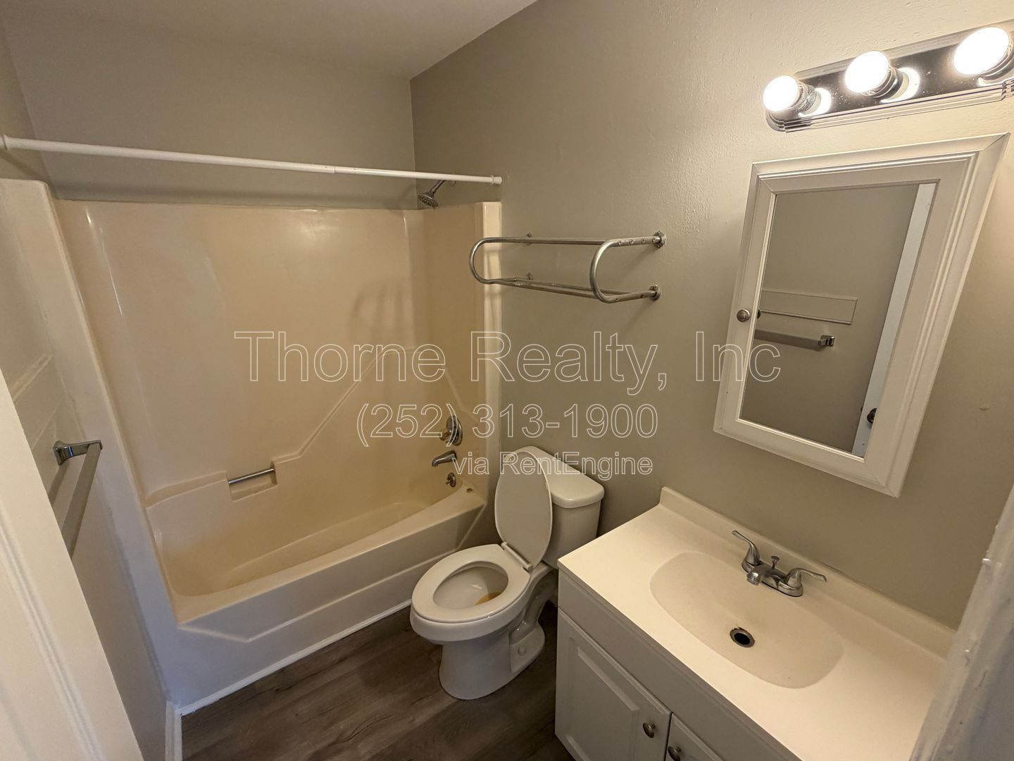 2 Bedroom Brick Garden Apartment - LVP flooring, Central HVAC and LED Lighting property image