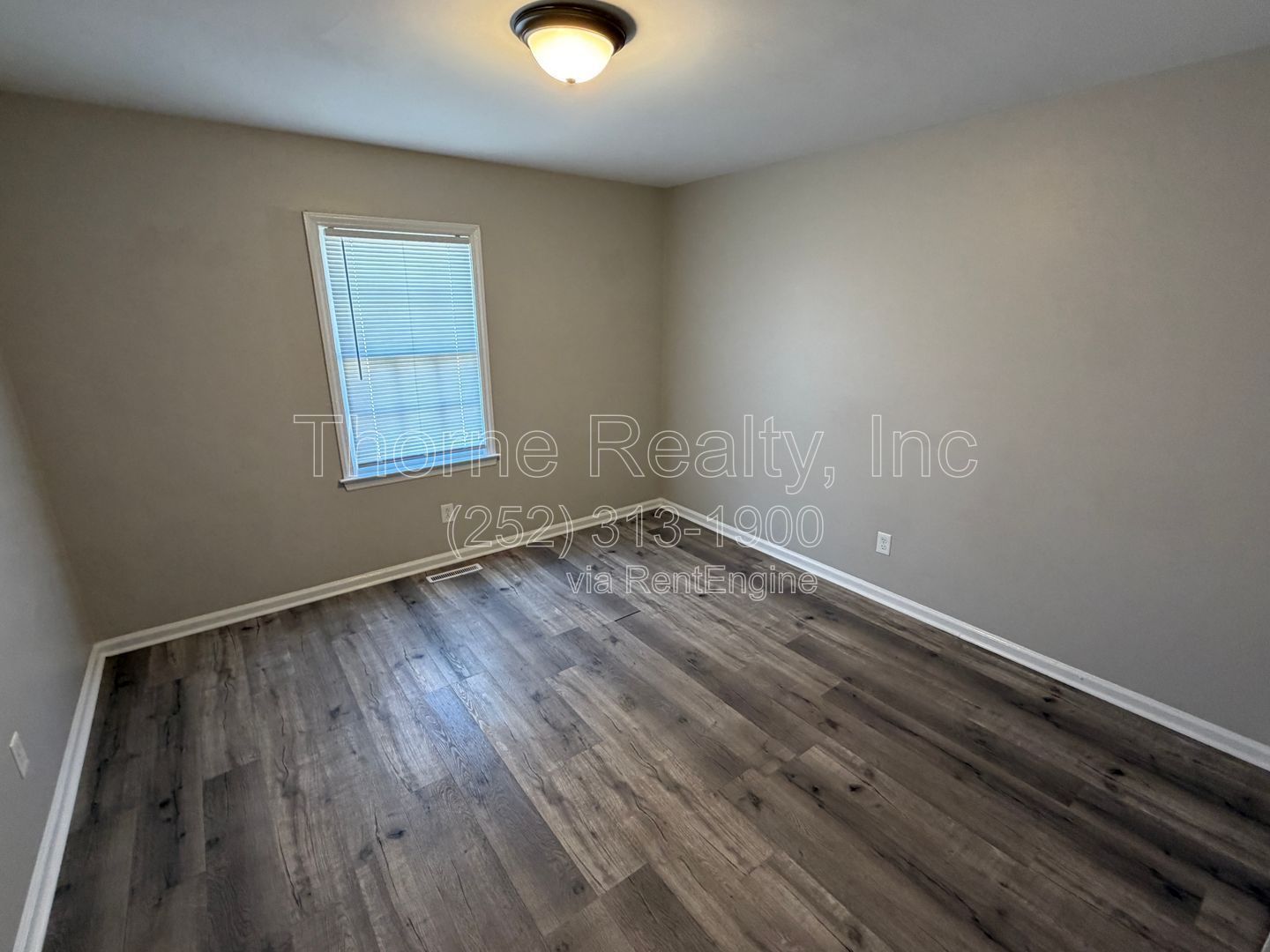 2 Bedroom Brick Garden Apartment - LVP flooring, Central HVAC and LED Lighting property image